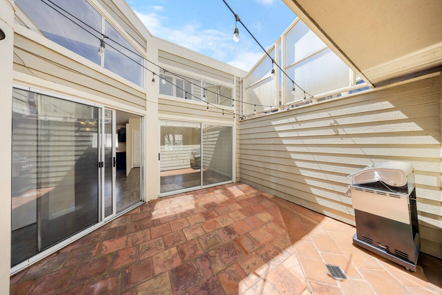 Building Photo - 11377 Osborne Pl