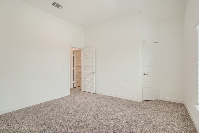Building Photo - 16805 Lemonia Cove
