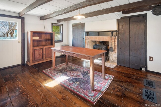 Building Photo - 689 S Mountain Rd