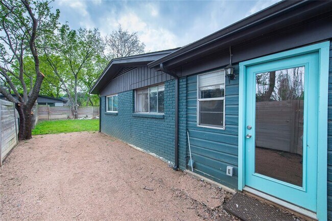 Building Photo - 1715 Taylor Gaines St