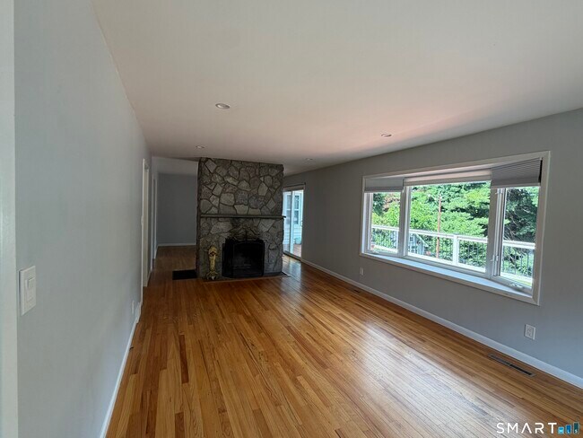 Building Photo - 18 Hilltop View Rd
