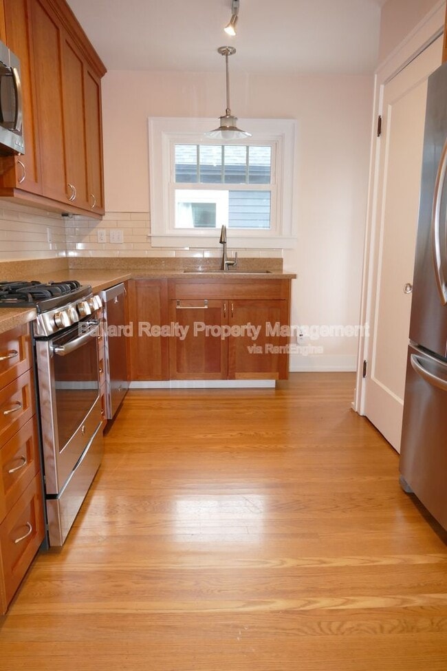 Building Photo - 5746 35th Ave NE