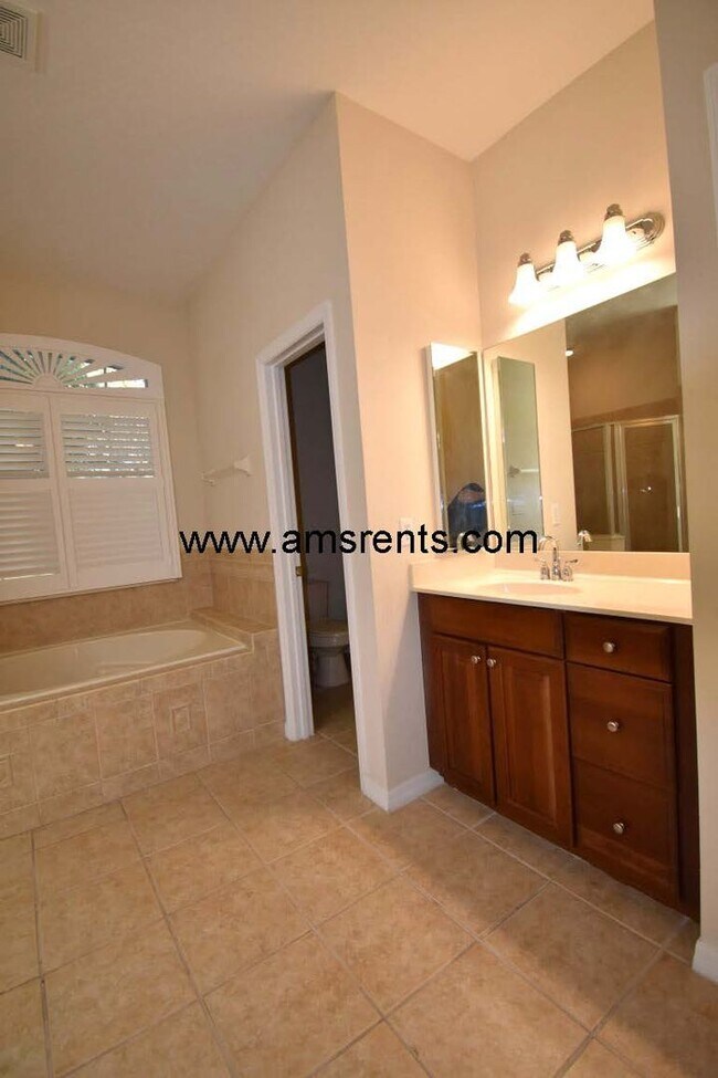 Building Photo - 13157 Paloma Dr
