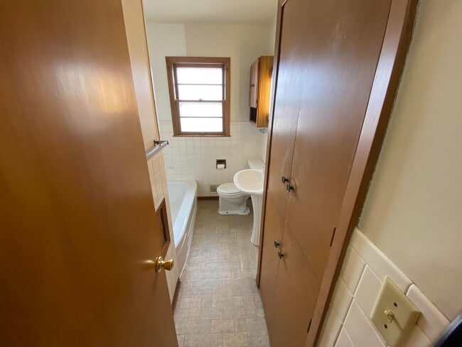 Building Photo - 912 N Kiwanis Ave