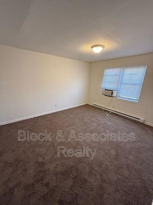 Building Photo - 1970 Lakeview Rd