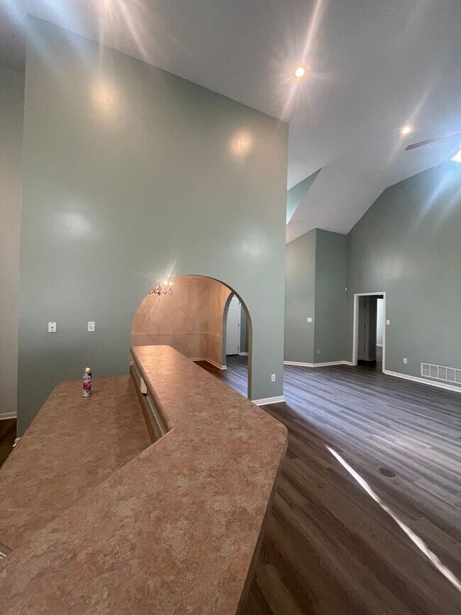 Building Photo - Available NOW in Snowden Grove Area!  3 BR...