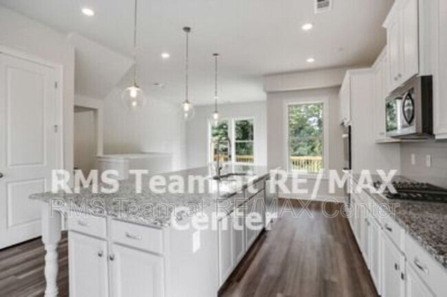 Building Photo - 1650 Mountain Top Ln