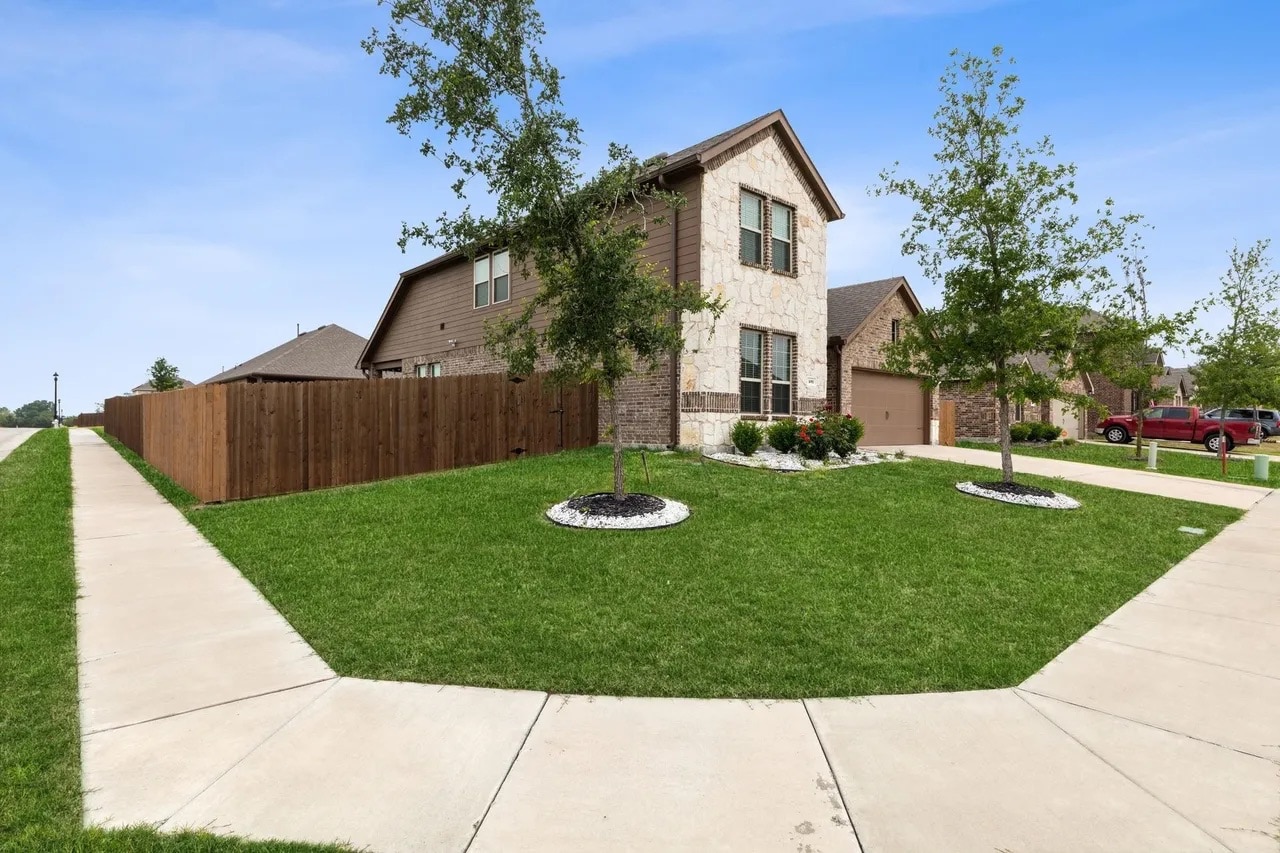 Building Photo - Room in Single Family Home on Gallop Dr