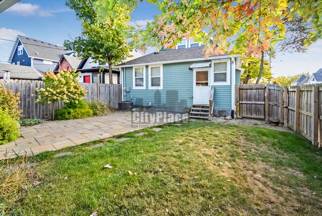 Building Photo - 1230 Villa Ave