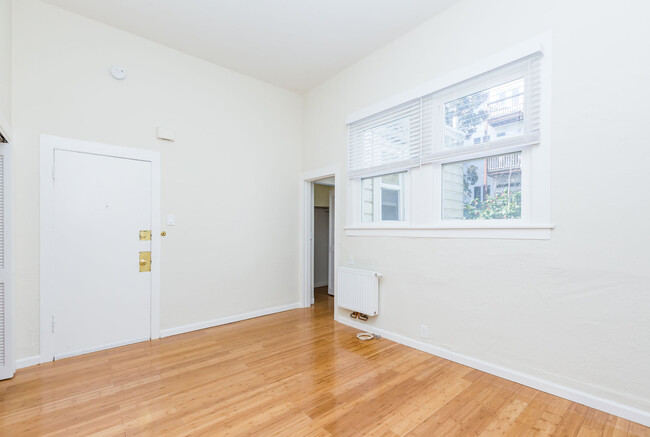 Building Photo - 1025 Steiner