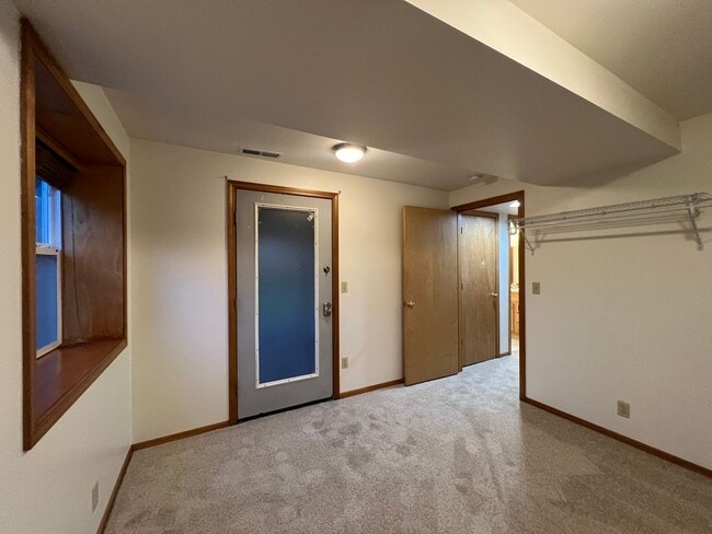 Building Photo - Large 6-Bedroom Home in Samish with a Fenced Yard MOVE IN READY