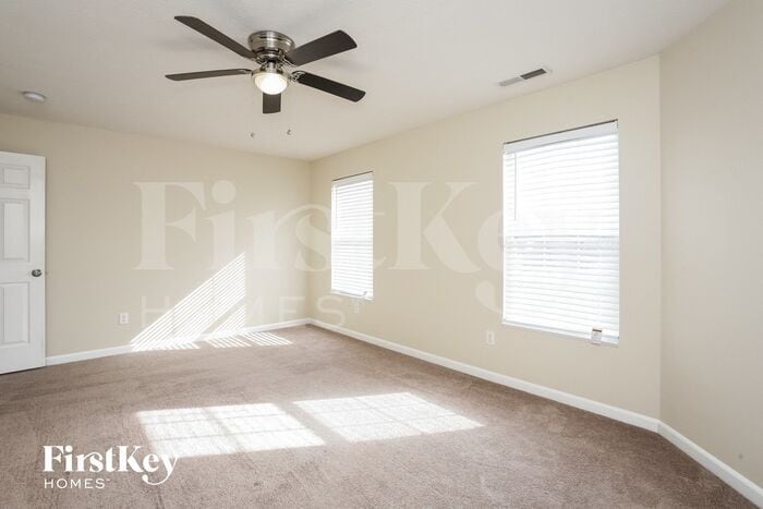 Building Photo - 10883 Ashwood Dr
