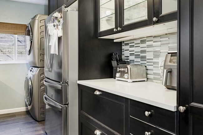 Building Photo - 3740 E Mayfield St