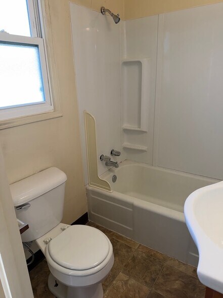 Building Photo - 1316 N Dominion Ave