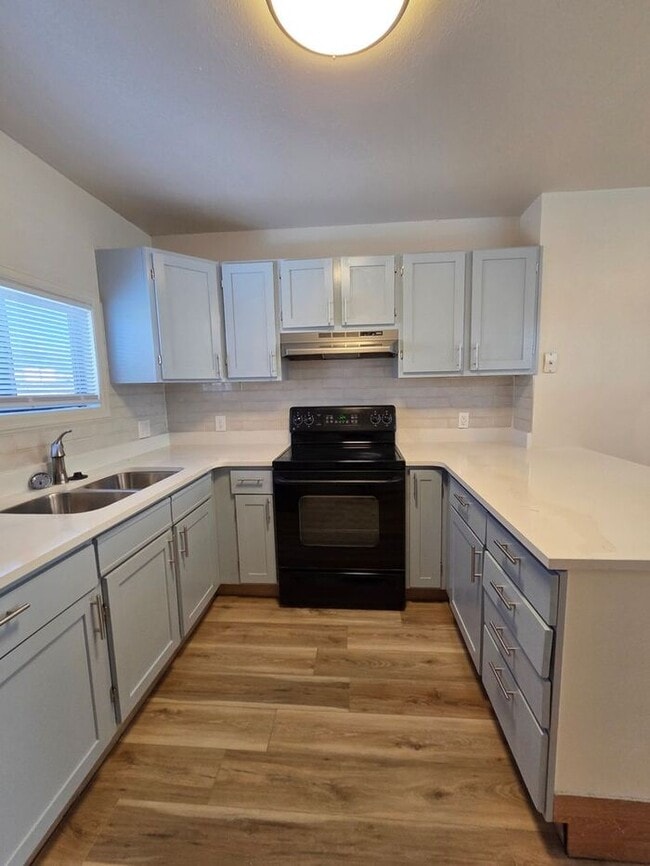 Building Photo - Renovated Cozy 2-Bedroom Duplex | Move In Now – Next Month’s Rent is Waived!