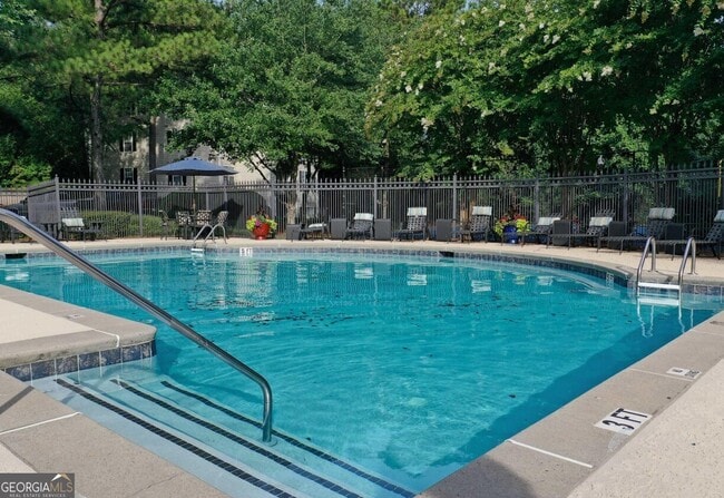 Building Photo - 9200 Roberts Dr