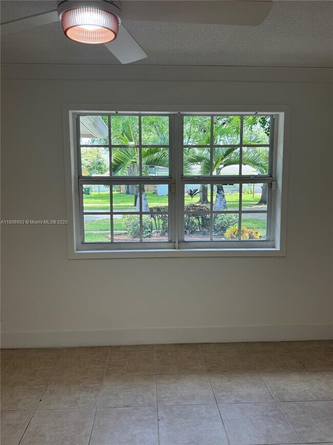 Building Photo - 3 bedroom in Cooper City FL 33328