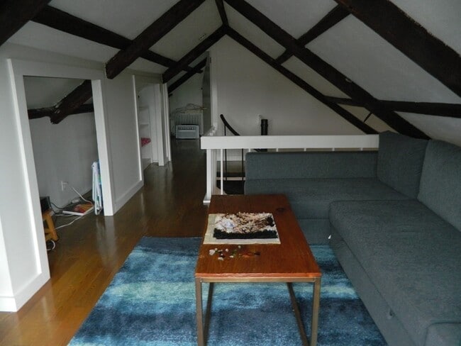 Building Photo - 20 Mechanic St