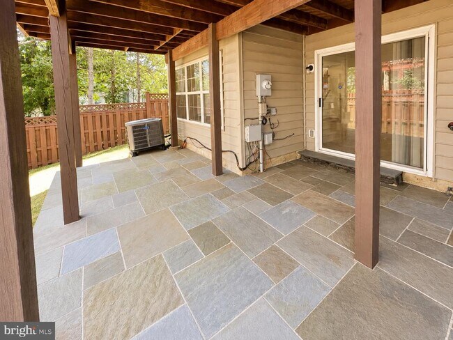 Building Photo - 8646 Royal Worcester Ln