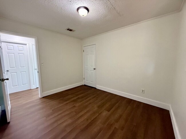 Building Photo - 3 Bedroom/1.Bathroom Home in Paragould AR - $1,150/month