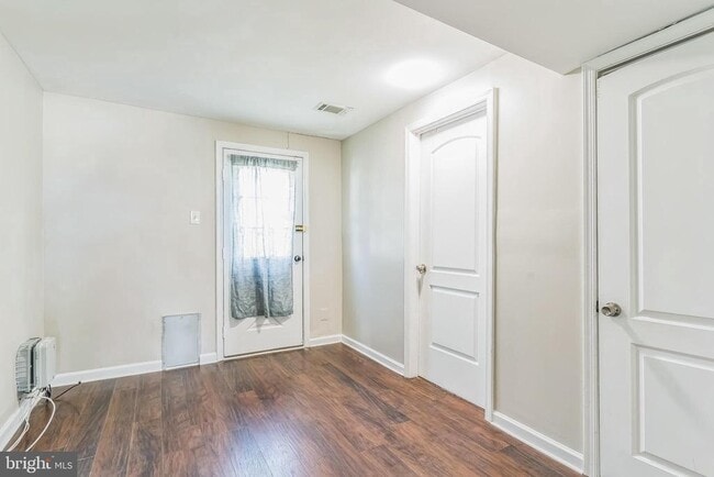 Building Photo - 14 Greystone Cir