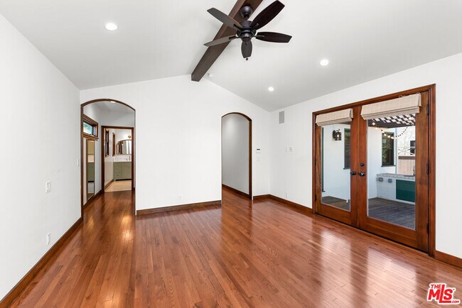 Building Photo - 1039 Hi Point St