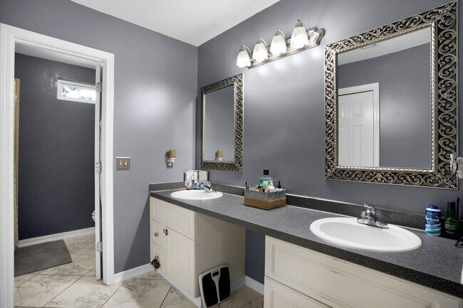 Building Photo - Featuring 3 spacious bedrooms and 2 full b...