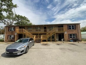 Building Photo - 111-3 Fairweight-