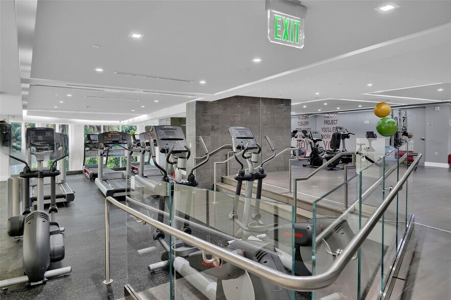 Building Photo - 901 Brickell Key Blvd