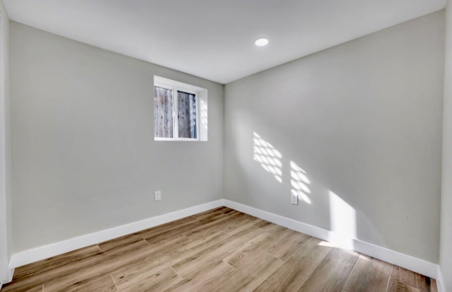 Building Photo - 1223 N Ave 45