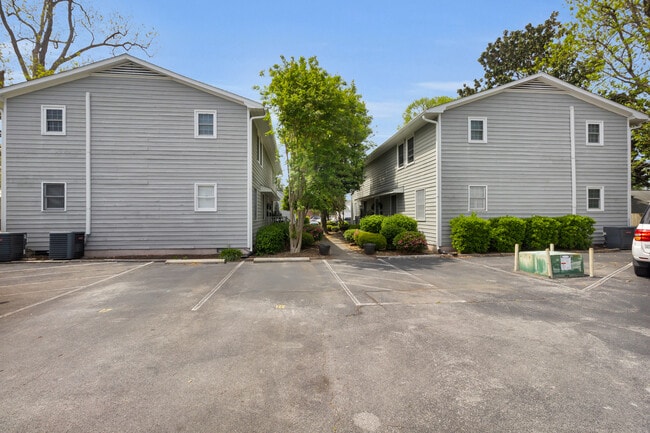 Building Photo - 338 River Walk Dr