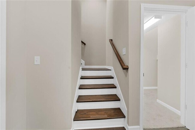 Building Photo - 331 Northaven Ave