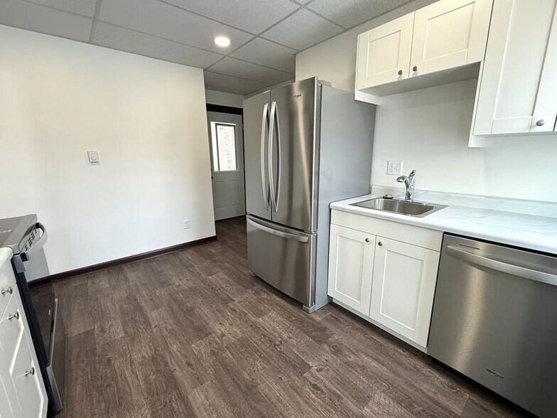 Primary Photo - 752 McSorley St