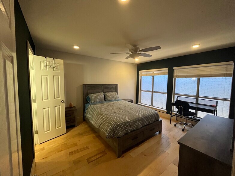 Well lit, large master bedroom. - 909 Reinli St