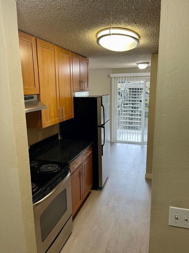 Building Photo - 2839 Thorndyke Ave W