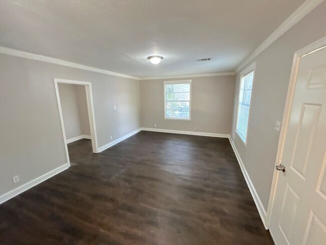 Building Photo - 1018 McEvers Cir