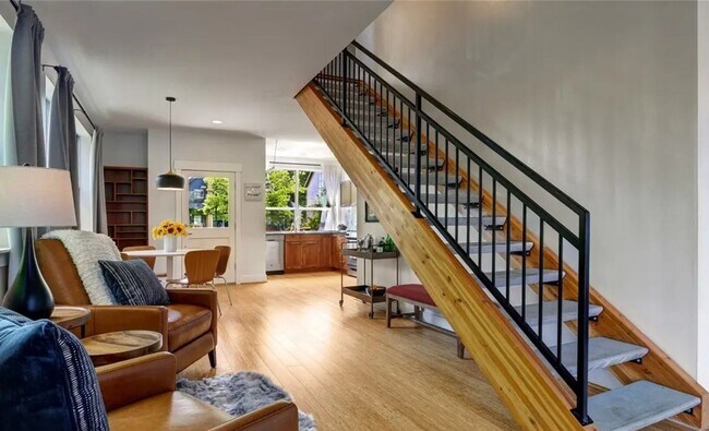 Building Photo - Bright & Spacious Townhome for Rent in a Charming, Tree-Lined Neighborhood