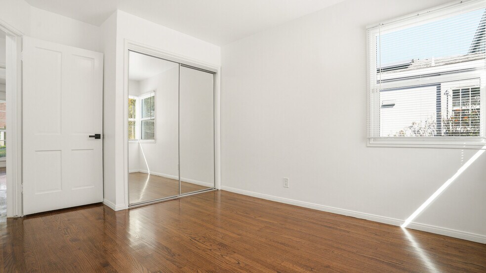 Building Photo - 3936 S Victoria Ave