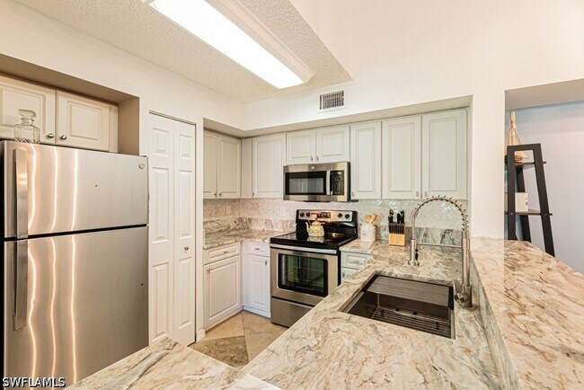 Building Photo - 1230 Wildwood Lakes Blvd