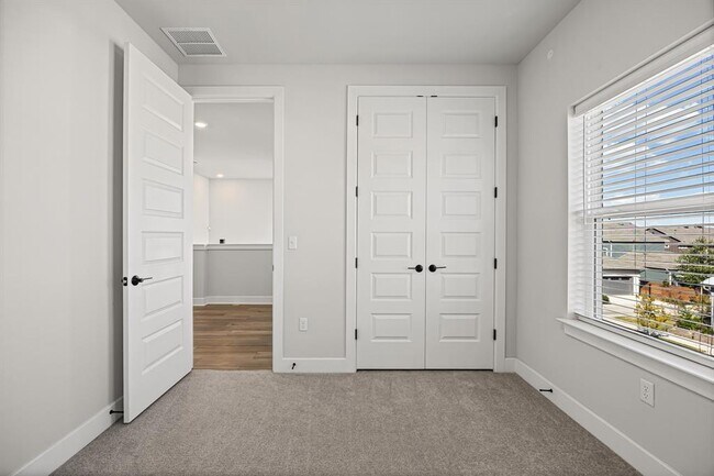 Building Photo - 5806 Rangeland Rd