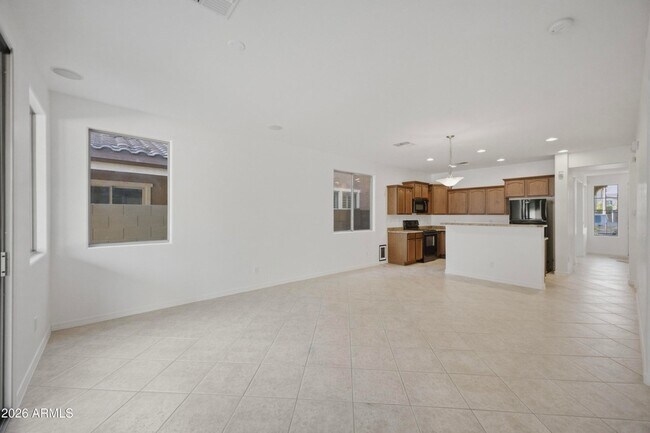 Building Photo - 5643 E Alder Ave