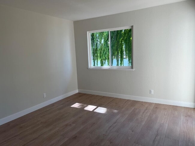 Building Photo - 210 Beach Park Blvd