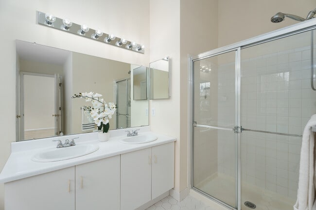 Building Photo - 610 Bollen Ct