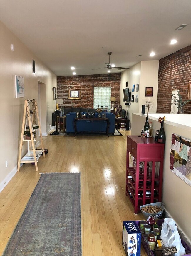 Building Photo - West Main Street Apartments (market st)