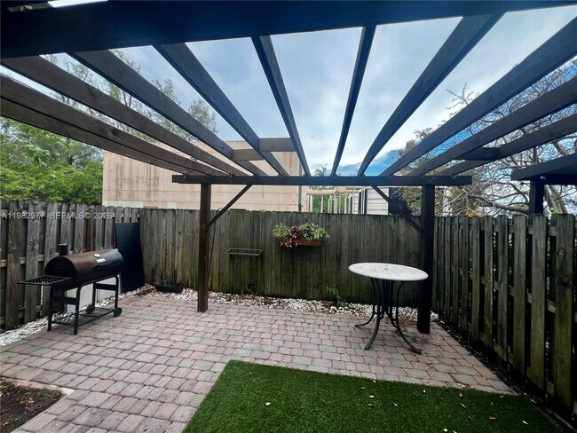 Building Photo - 11989 SW 150th Pl