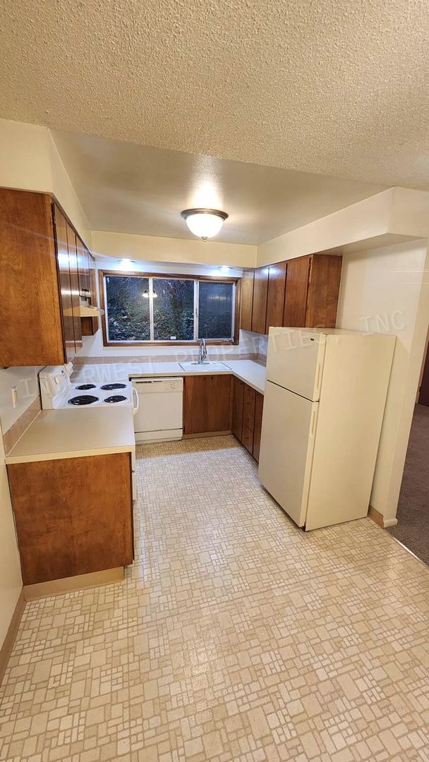 Building Photo - MCCA01