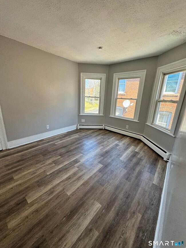 Building Photo - 107 Hamilton St