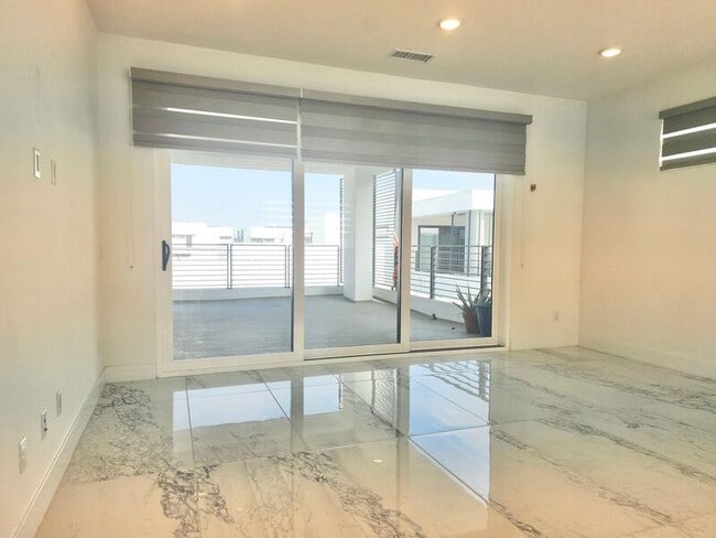 Building Photo - 16332 Dawn Wy