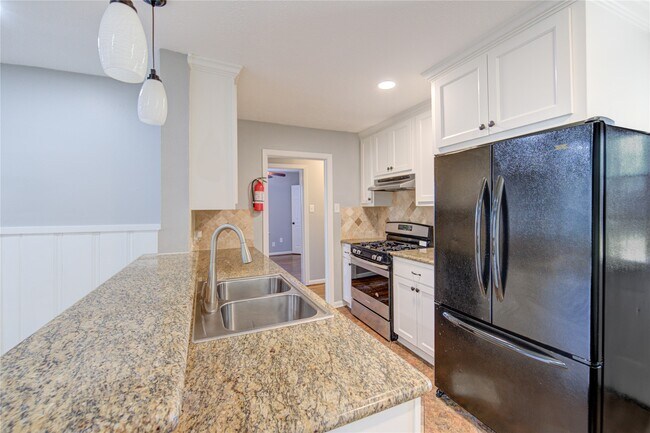 Building Photo - 2714 Southmore Ave