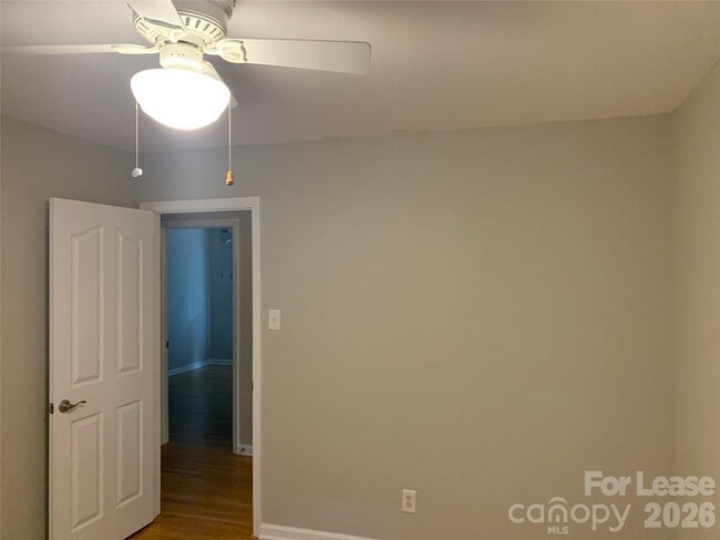 Building Photo - 1130 Cheddington Dr